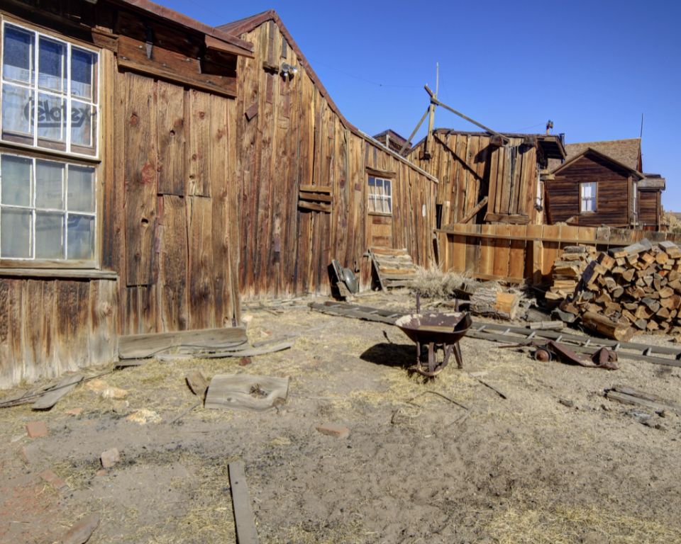 Yearn for a historical adventure? Unearth Florida and Georgia's abandoned treasures, ghost towns whispering tales of Southern past.